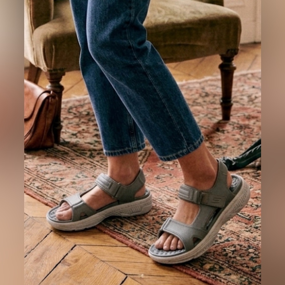 Skechers Foamies Creston Ultra Havana size 7 Shoes Taupe Sport Sandals